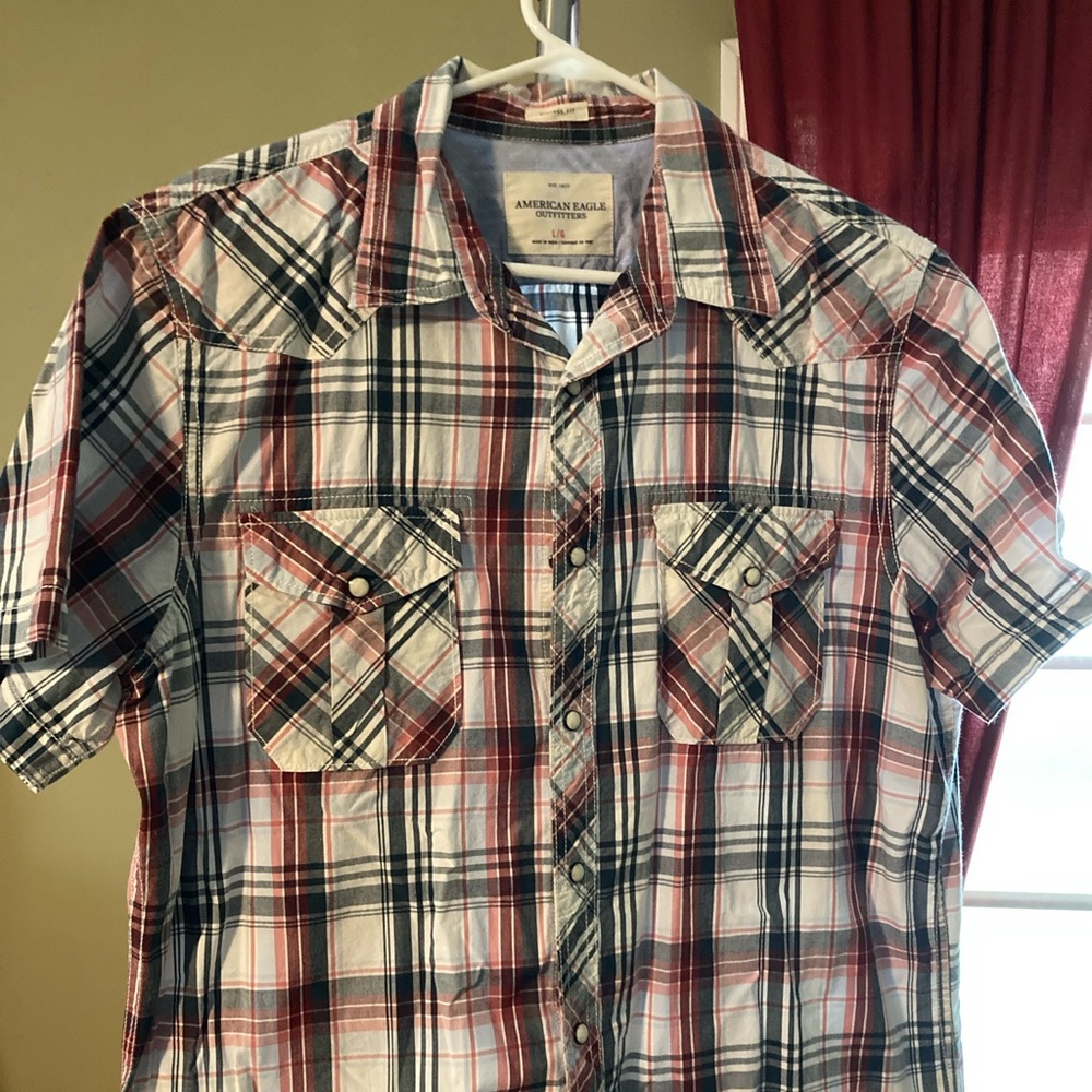 American Eagle Vintage Fit Pearl Button Short Sleeve Red and Grey Large